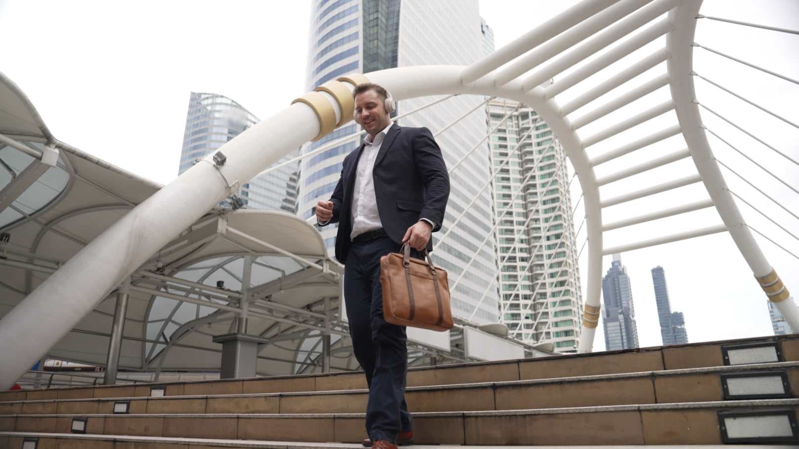 How Free Zone Companies Can Legally Do Business in the UAE Mainland
