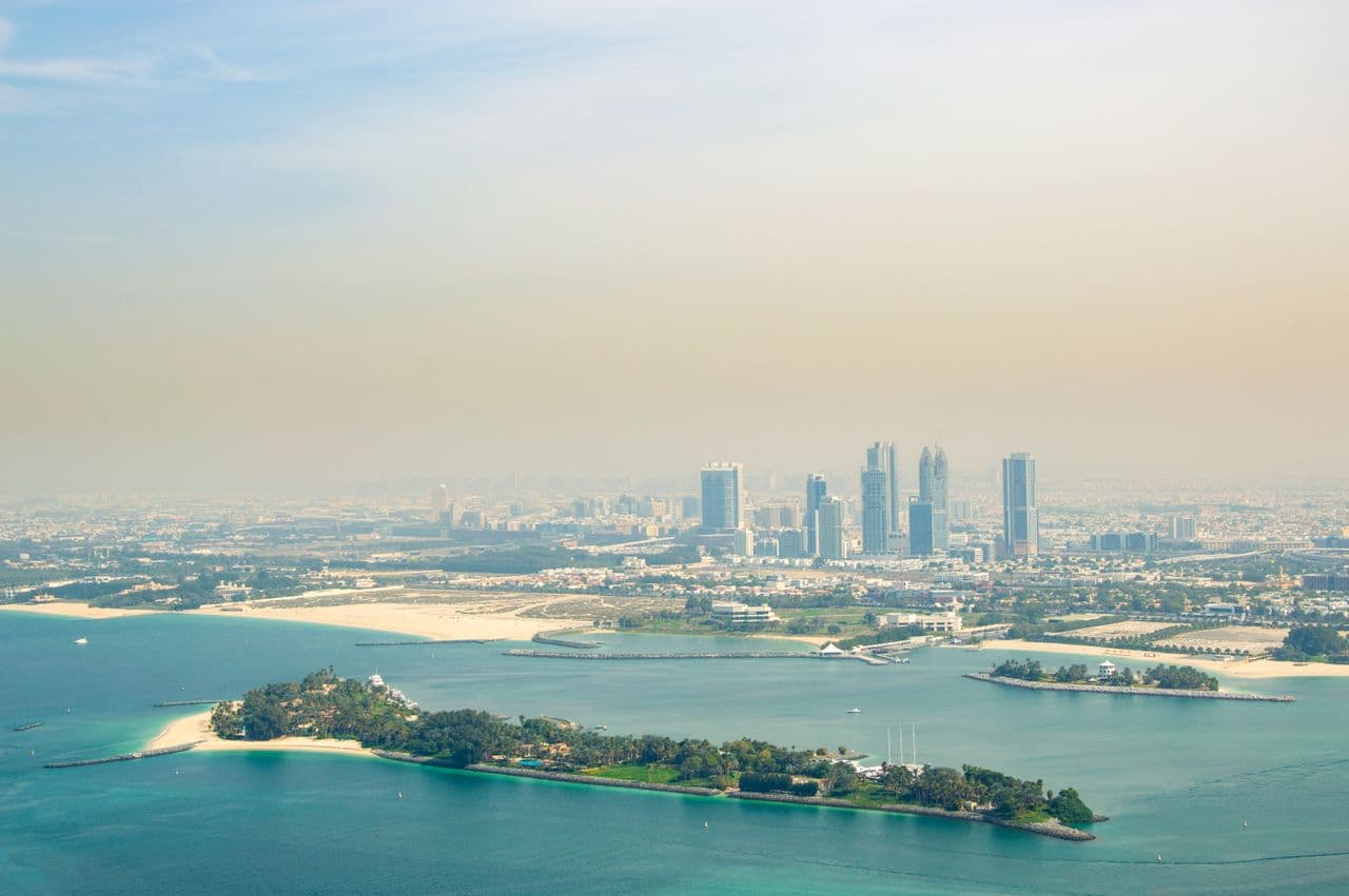 Can you do business in mainland with a free zone license?
